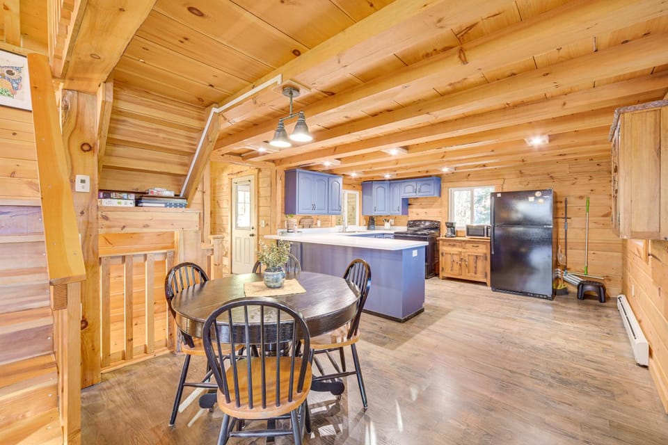 Northwoods Nature Escape! Lakefront Hayward Cabin Cabin in Bass Lake