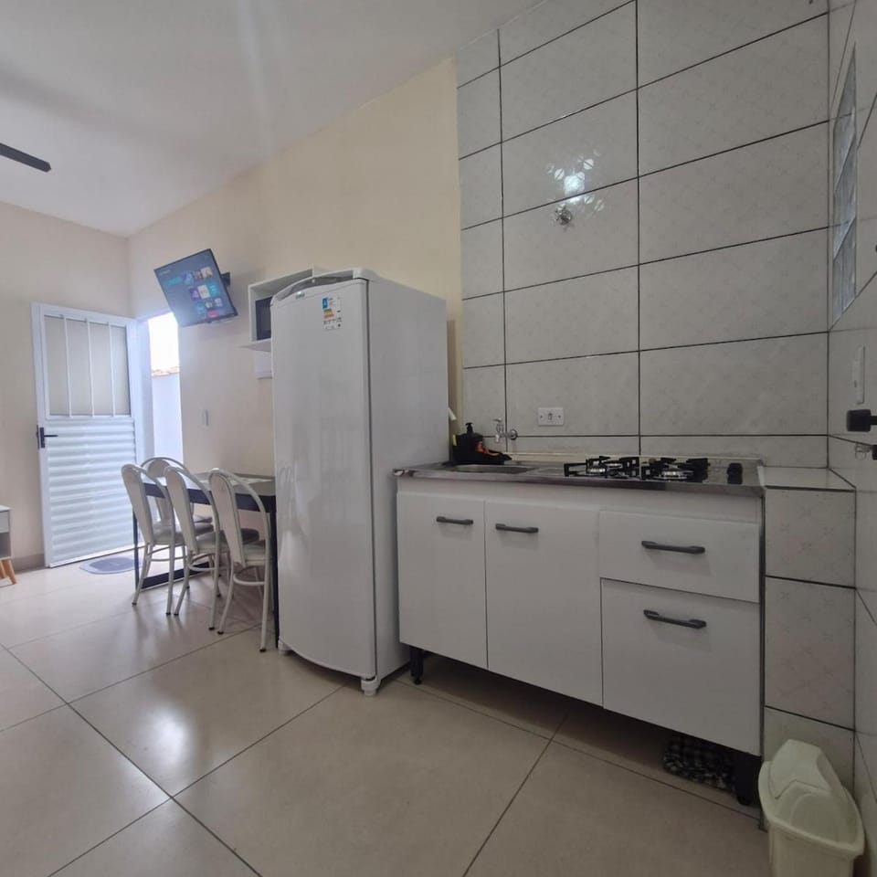 Kitchen or kitchenette, Dining area, stove