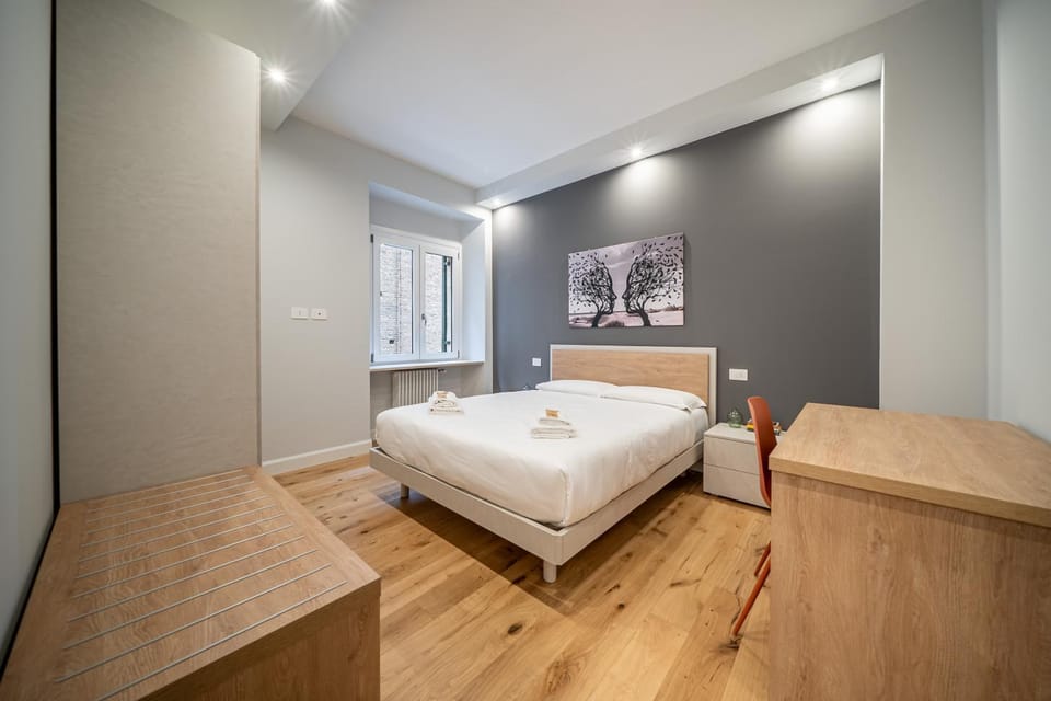 Bedroom, towels, wardrobe