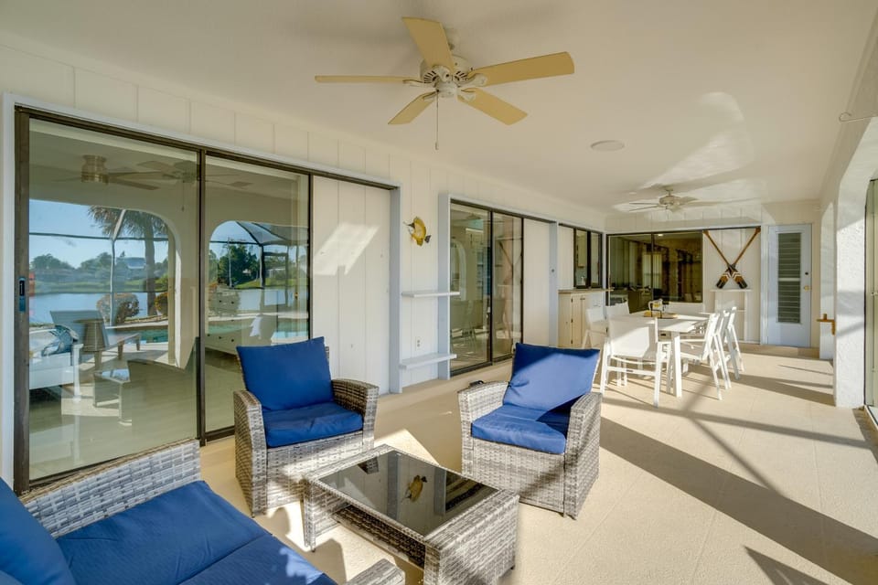 Private Pool! Lakefront Paradise in Port Charlotte House in North Port