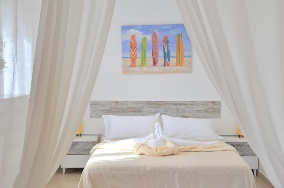 Bedroom, towels