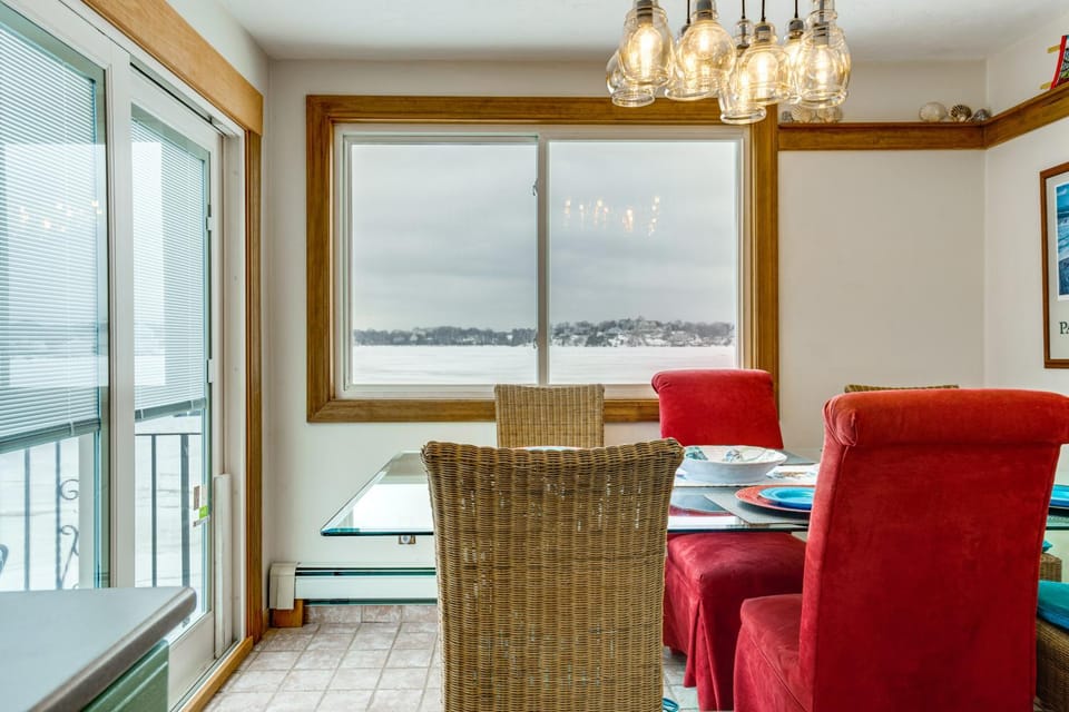 Steps to Nantasket Beach: Waterfront Gem w/ Patio! House in Hull