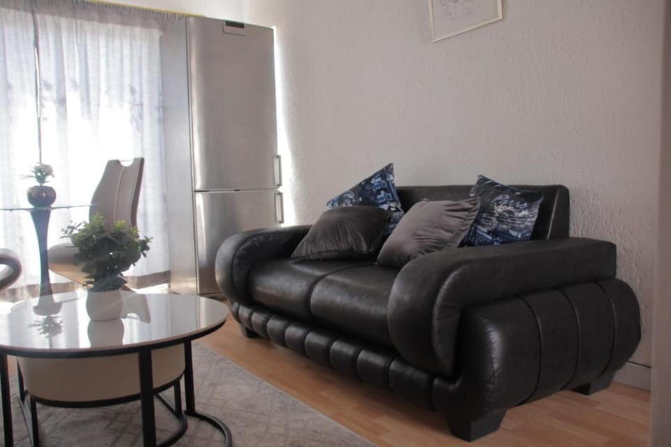 Communal lounge/ TV room, Living room, Dining area