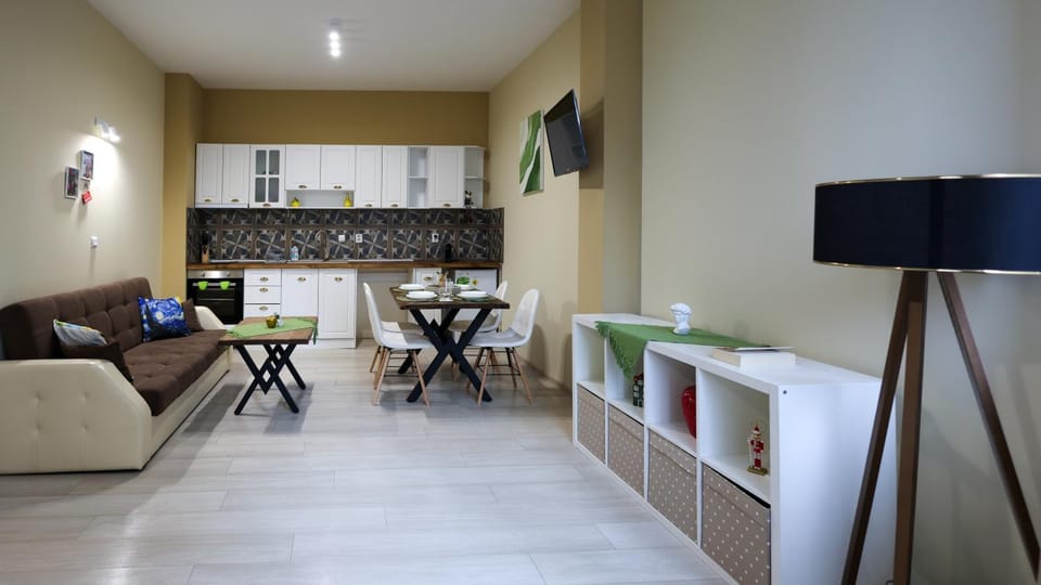 TV and multimedia, Kitchen or kitchenette, Living room