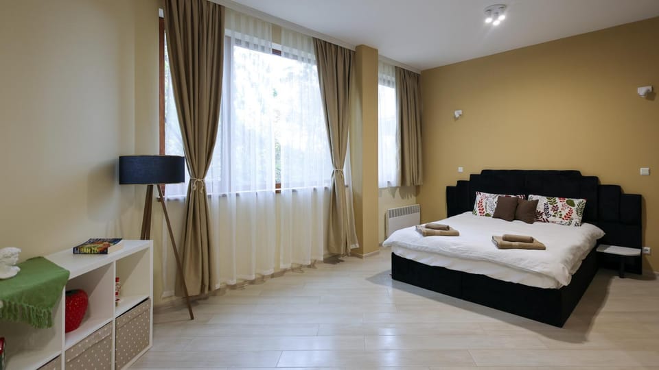 Living room, Photo of the whole room, Seating area