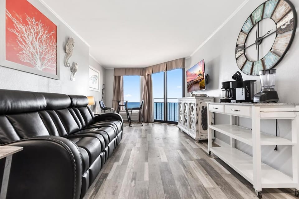 Coffee/tea facilities, Living room, Seating area