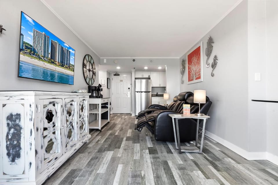 TV and multimedia, Kitchen or kitchenette, Living room, Seating area, dryer, air conditioner