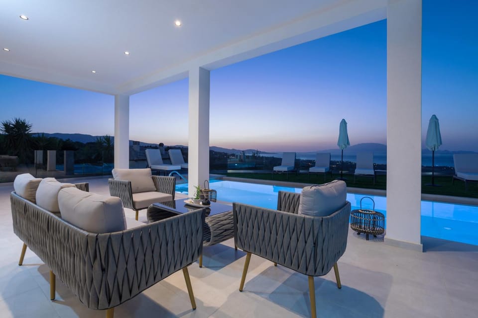 Patio, Natural landscape, View (from property/room), Balcony/Terrace, Seating area, Pool view, Sea view, Swimming pool, sunbed