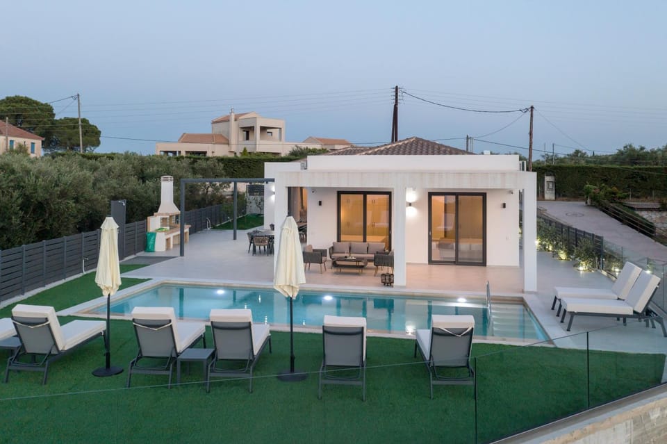 Property building, Day, Natural landscape, View (from property/room), Balcony/Terrace, Pool view, Swimming pool, sunbed