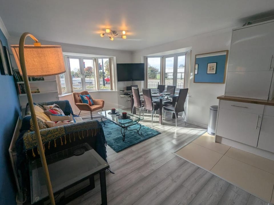 Living room, Photo of the whole room, Seating area