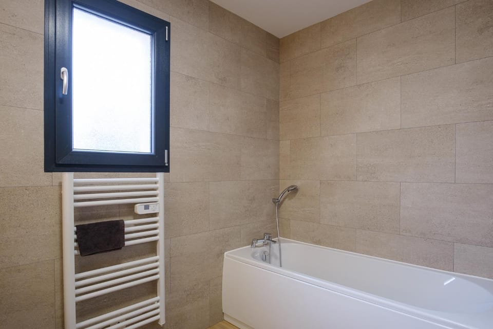 Bathroom, Bath
