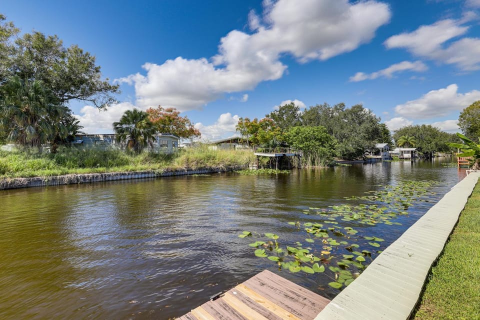 Boat Dock & Yard: Waterfront Okeechobee Retreat House in Buckhead Ridge