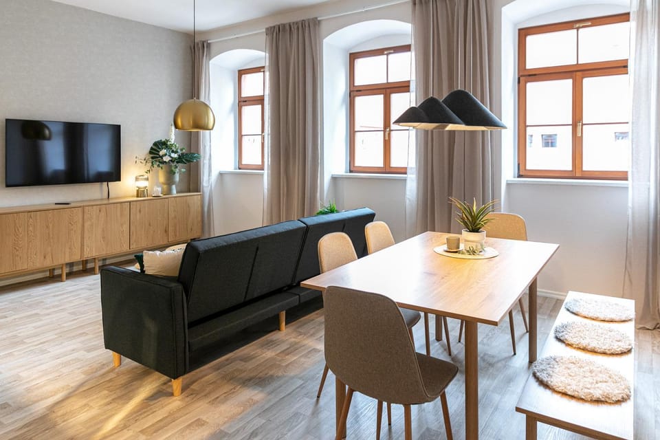 TV and multimedia, Living room, Seating area, Dining area, Evening entertainment