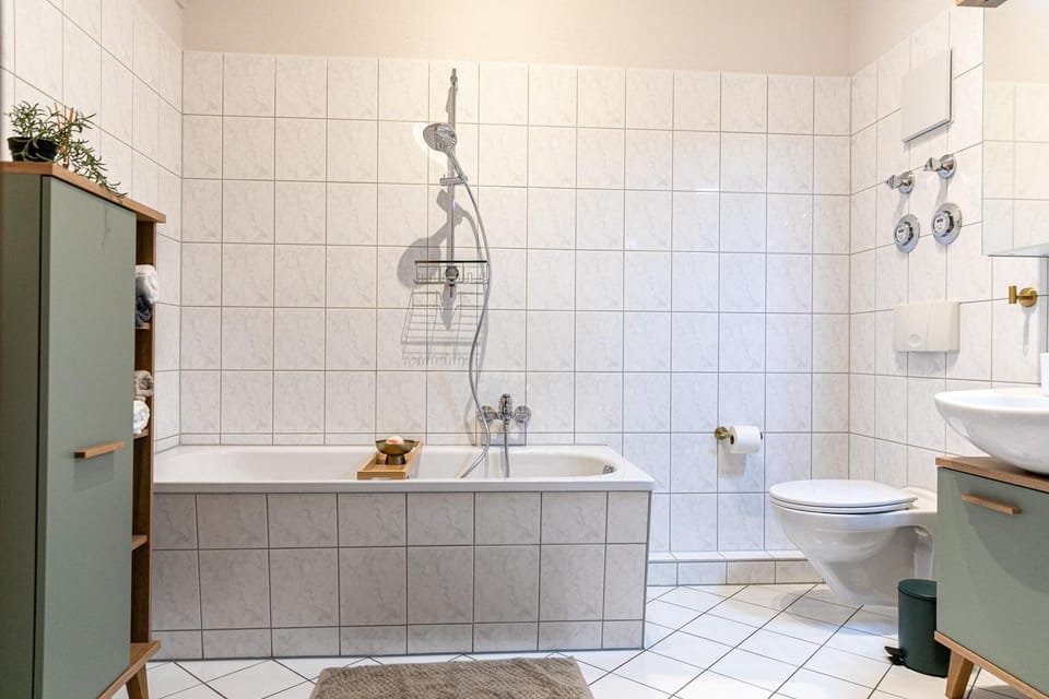 Shower, Toilet, Bathroom, Bath