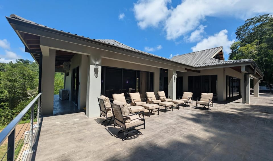 Property building, Patio, Balcony/Terrace