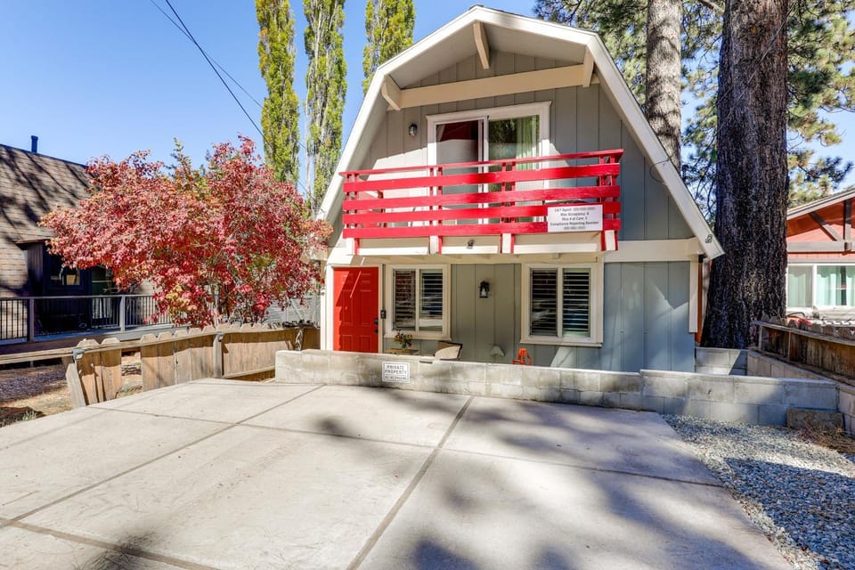 1 Mi to Big Bear Mtn! Pet-Friendly, Walkable Cabin Cabin in Big Bear