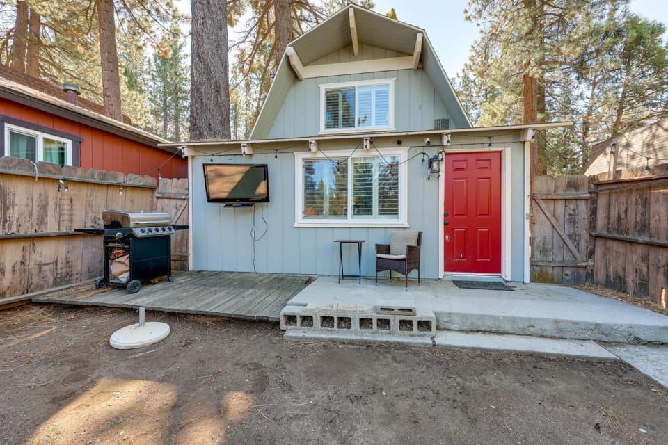1 Mi to Big Bear Mtn! Pet-Friendly, Walkable Cabin Cabin in Big Bear