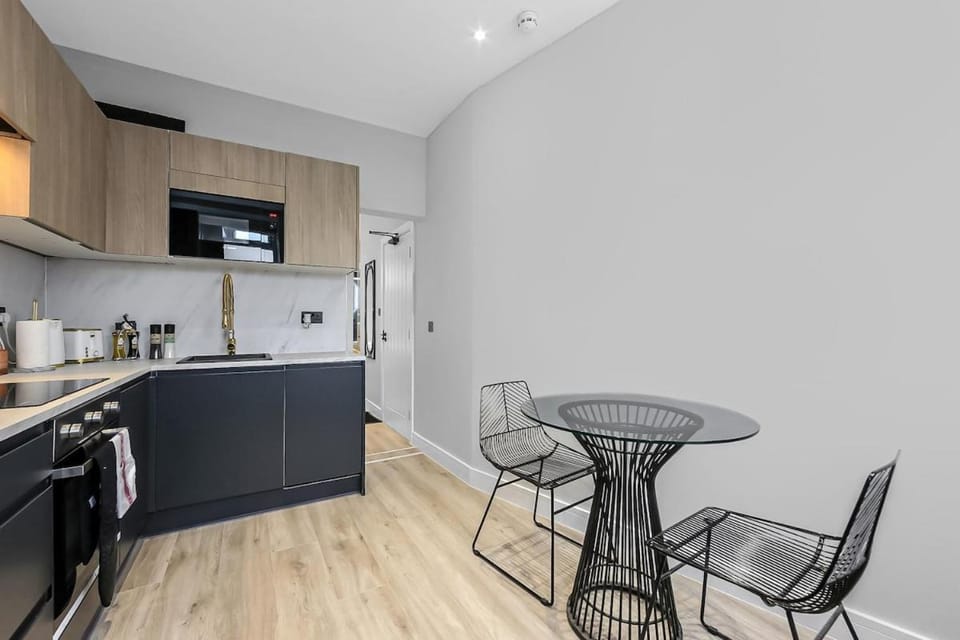 Unwind in Style The Ultimate Studio Getaway Apartment in Edgware