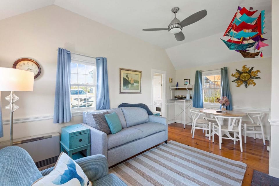 Bright North Truro Cottage #6 by the Bay House in North Truro