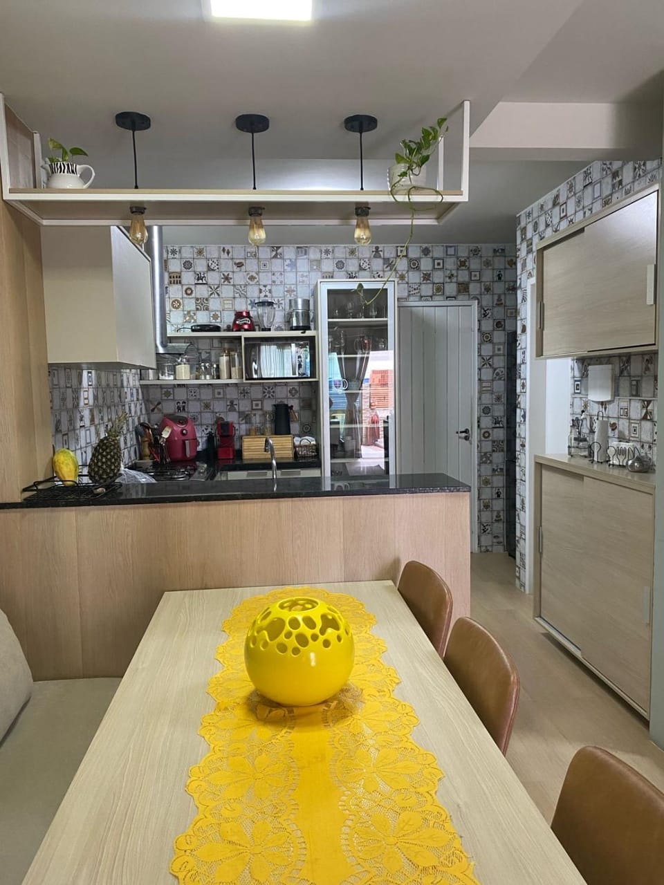 Kitchen or kitchenette, Dining area