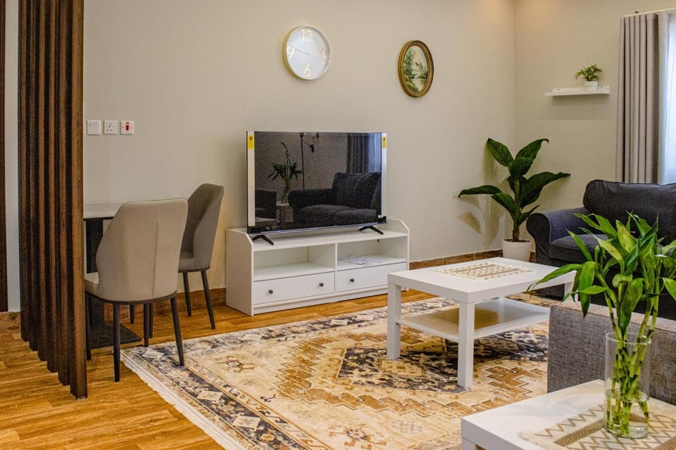 TV and multimedia, Living room, Seating area, Evening entertainment