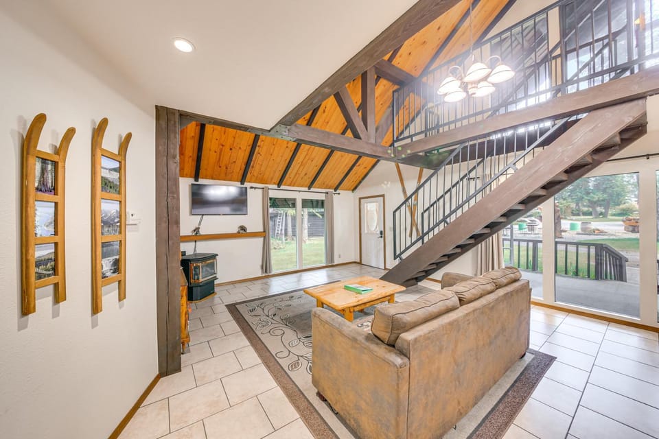 1 Mi to Dtwn Libby: Peaceful Home w/ Creek Access! House in Libby