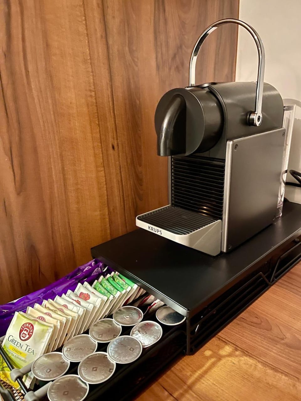 Kitchen or kitchenette, Food and drinks