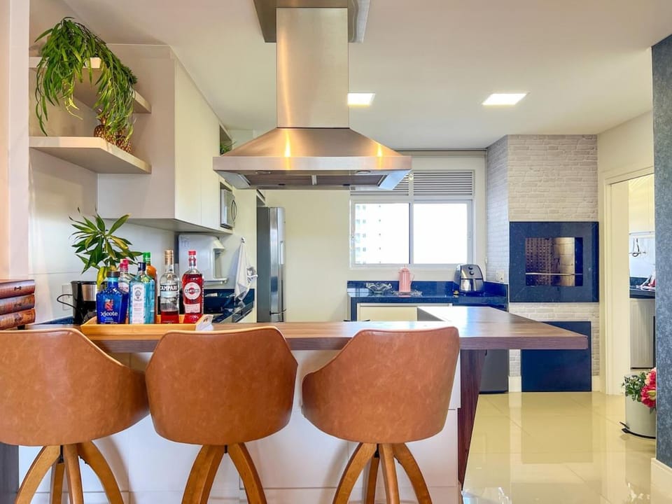 4 suítes com vista e churrasqueira na quadra mar Apartment in Camboriú