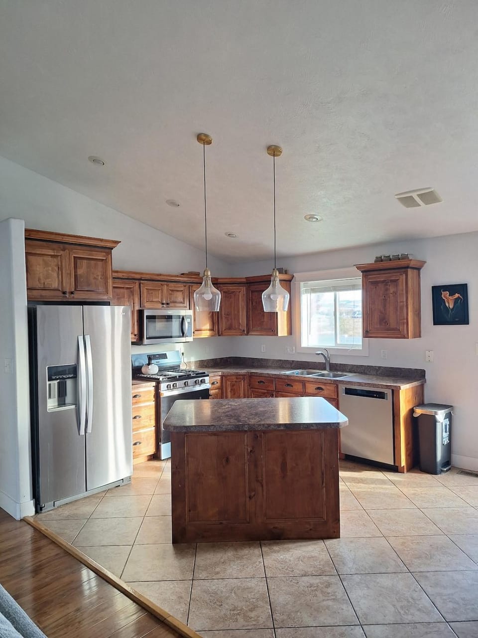 Spacious 5BR Home with Yard & Basement Lounge House in Idaho Falls