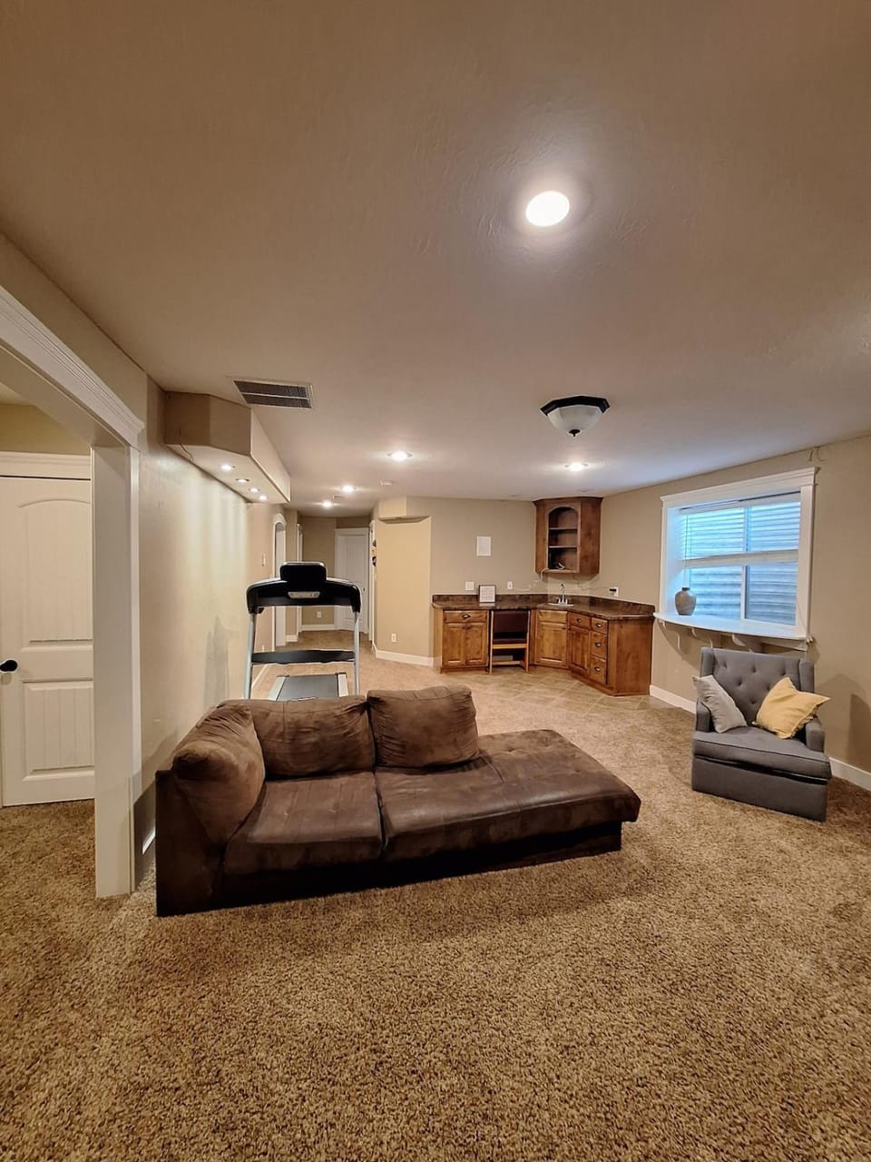 Spacious 5BR Home with Yard & Basement Lounge House in Idaho Falls