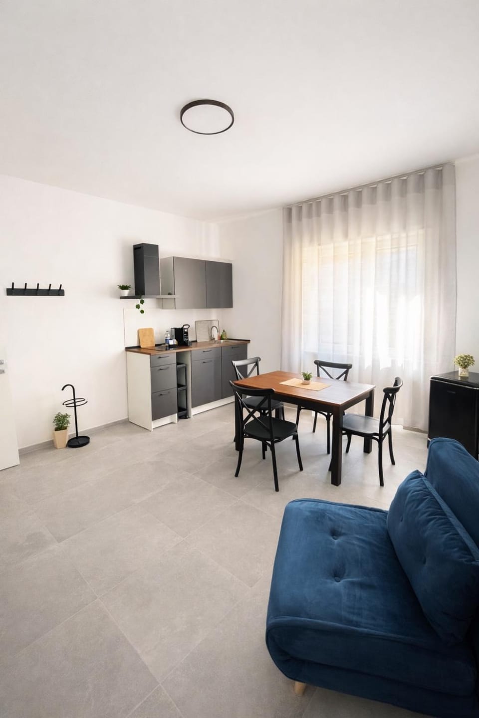 Kitchen or kitchenette, Living room, Seating area, Dining area, stove