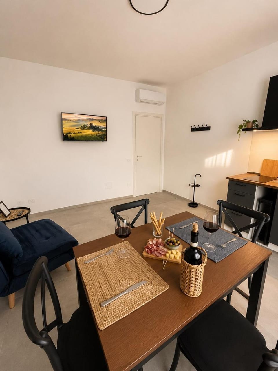 TV and multimedia, Kitchen or kitchenette, Seating area, Dining area, air conditioner