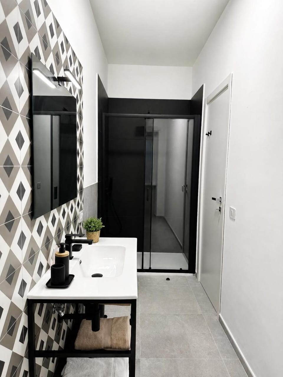 Shower, Toilet
