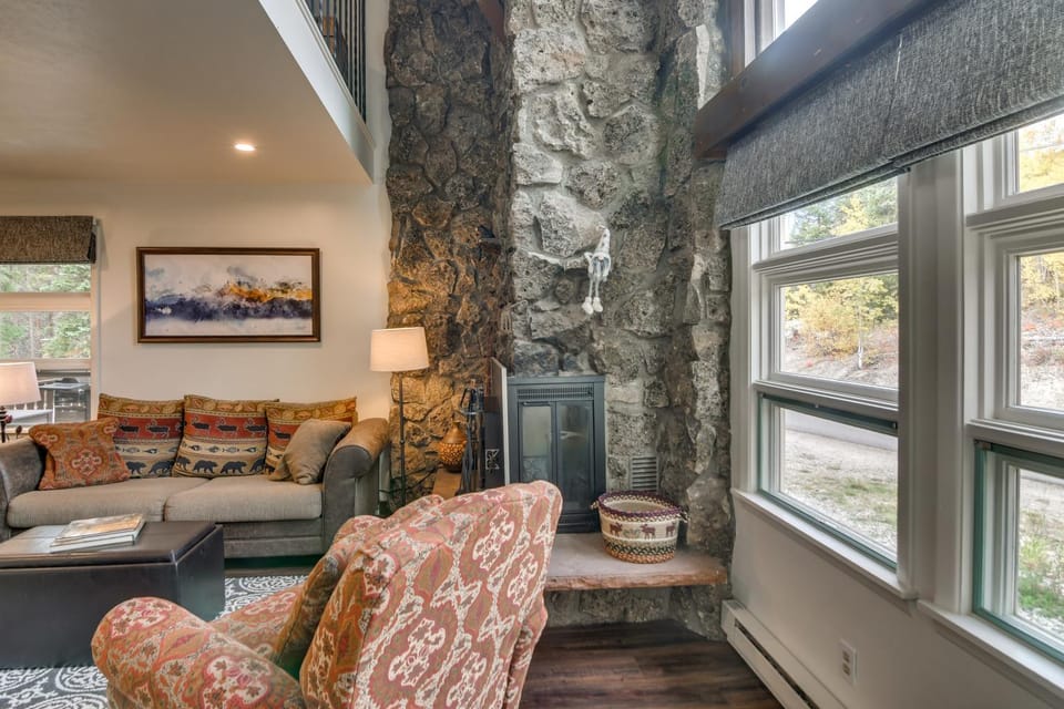 'The Mountain Chalet' - Free Ski Shuttle to Lifts! House in Fraser