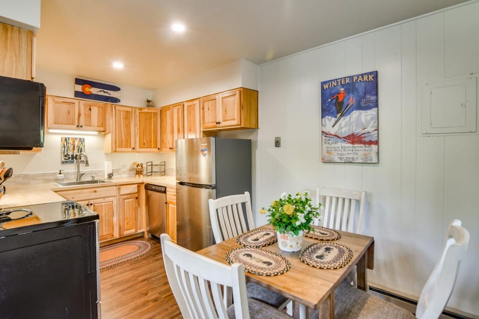 'The Mountain Chalet' - Free Ski Shuttle to Lifts! House in Fraser