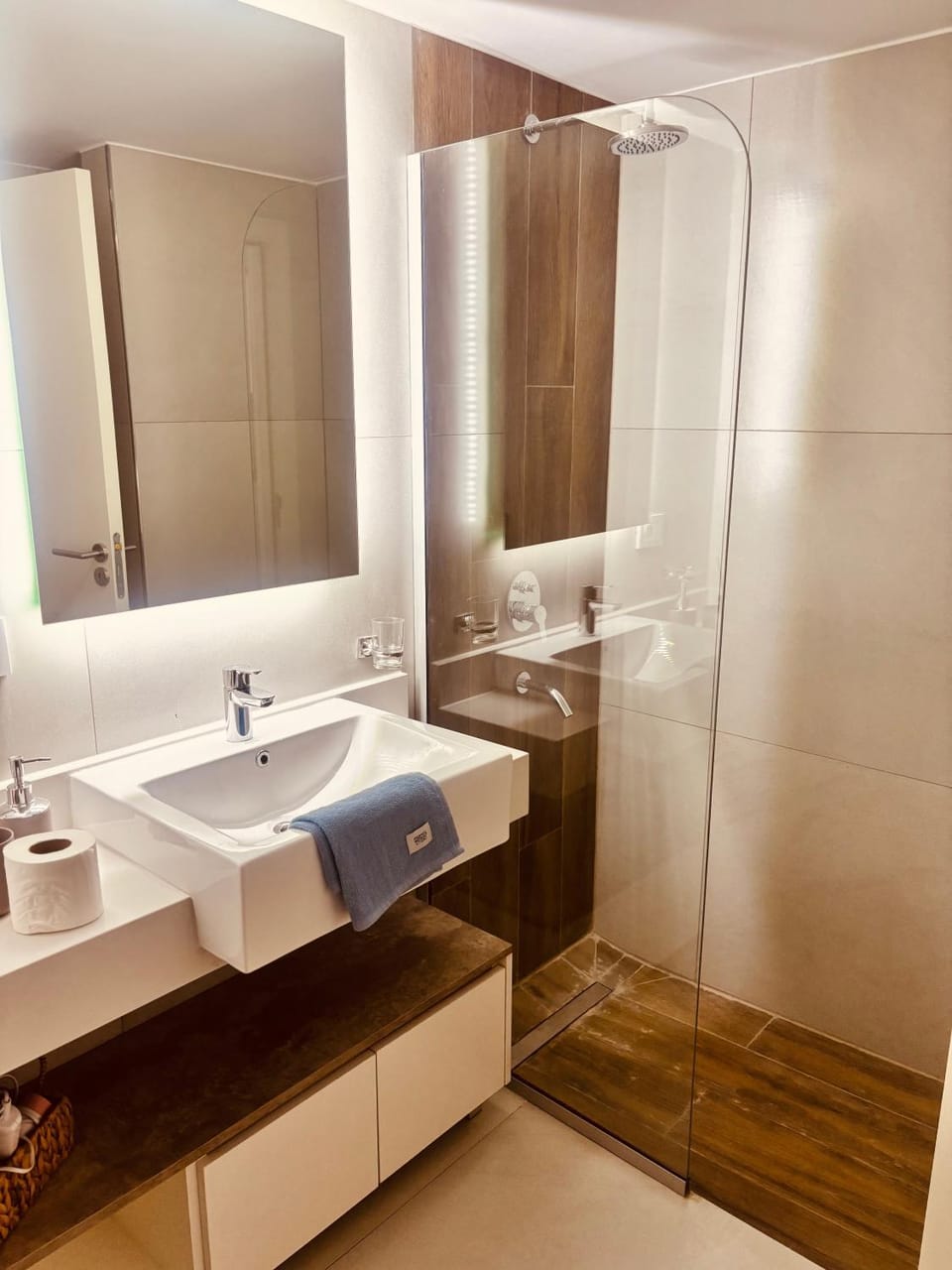 Bathroom, towels