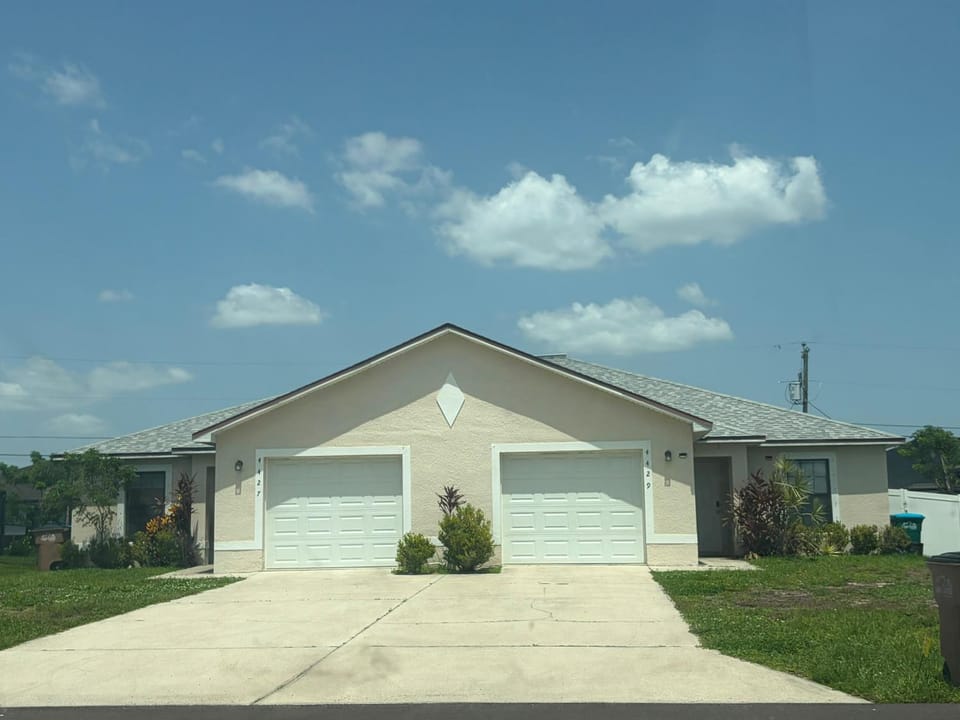 Property building, Day, Family, Quiet street view, Parking