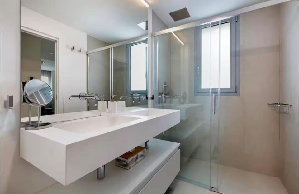 SeaView Luxe Apartment in Sitio de Calahonda