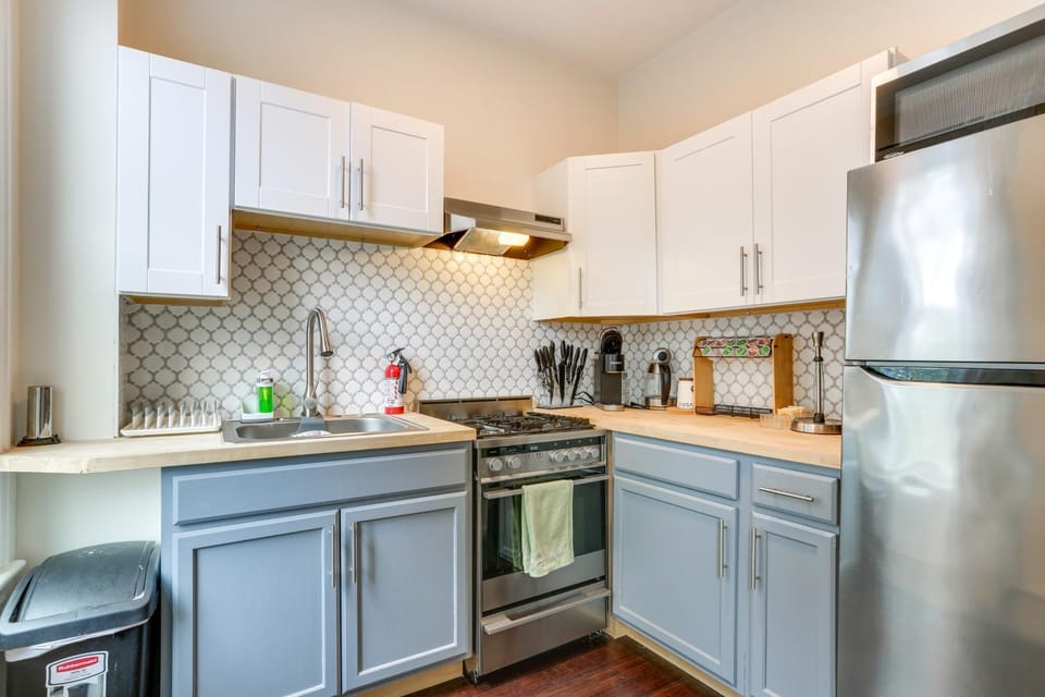 Explore & Work! Stylish Washington Heights Duplex Apartment in New Windsor