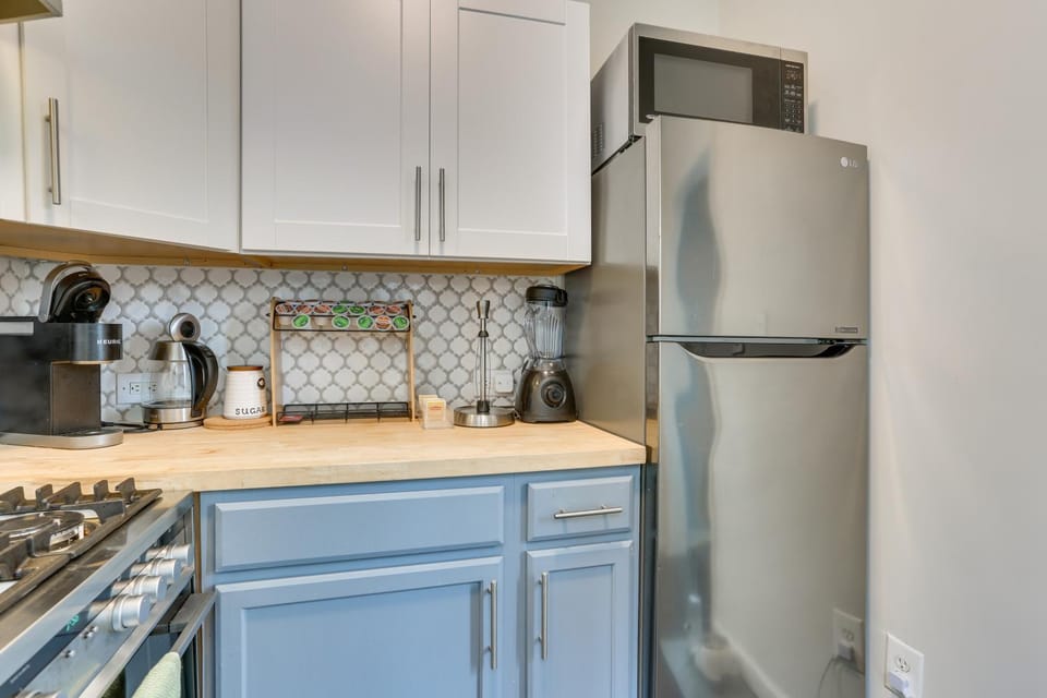 Explore & Work! Stylish Washington Heights Duplex Apartment in New Windsor