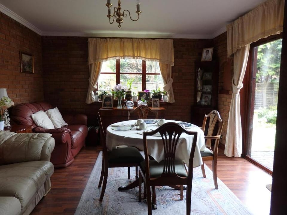 Hay Lane Lodge Bed and Breakfast in Shirley