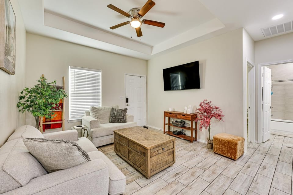 2 Mi to DHR Health: Commuter-Friendly Pharr Apt Apartment in Pharr