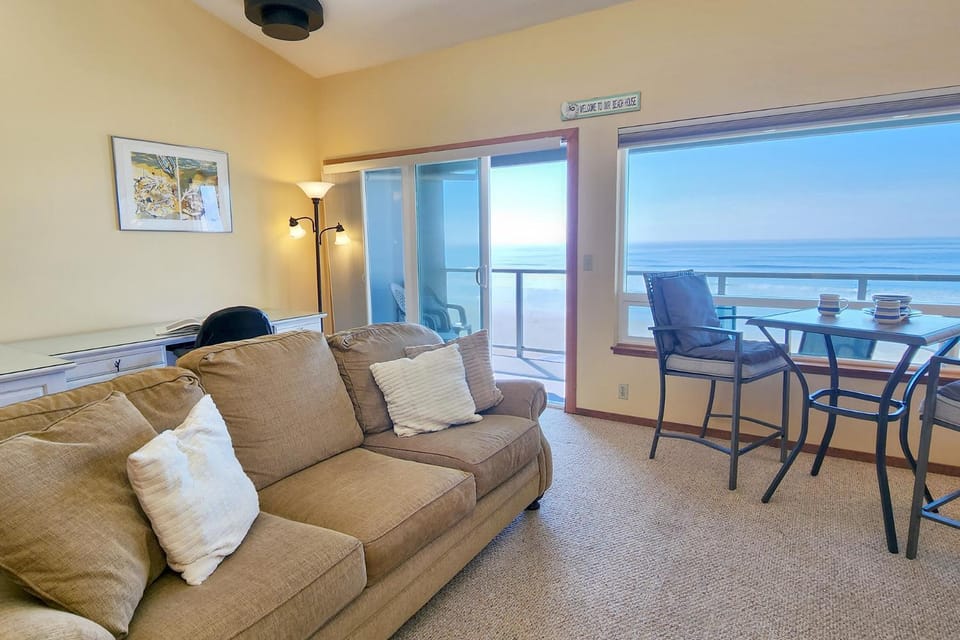 Nye Beach Ocean Front Condo! Ocean Memories House in Newport