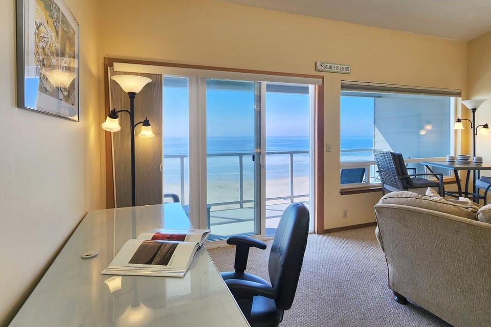 Nye Beach Ocean Front Condo! Ocean Memories House in Newport