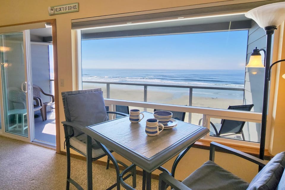 Nye Beach Ocean Front Condo! Ocean Memories House in Newport