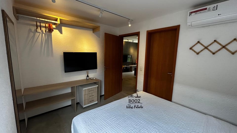 Bed, TV and multimedia, air conditioner