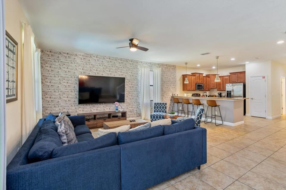 7BR Champions Gate Sleeps 14 Near Disney House in Four Corners