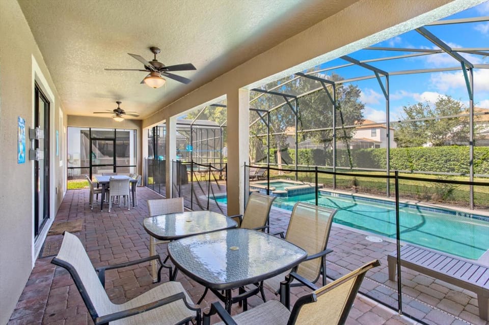 7BR Champions Gate Sleeps 14 Near Disney House in Four Corners