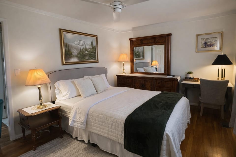 Charming Getaway Make Memories Villa in Sterling Heights