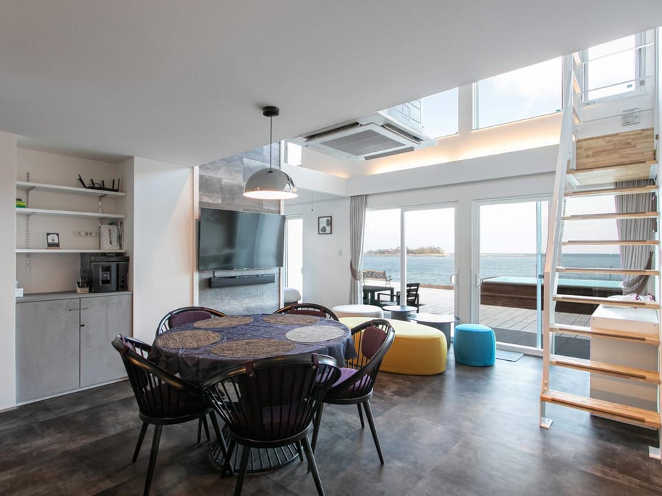 Living room, Dining area